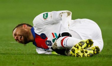 Forfait pour 4 semaines, Neymar n'affrontera pas son ancien club de sitôt.