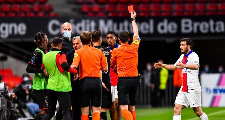 En colère, Jean-Michel Larqué tacle les joueurs du PSG !