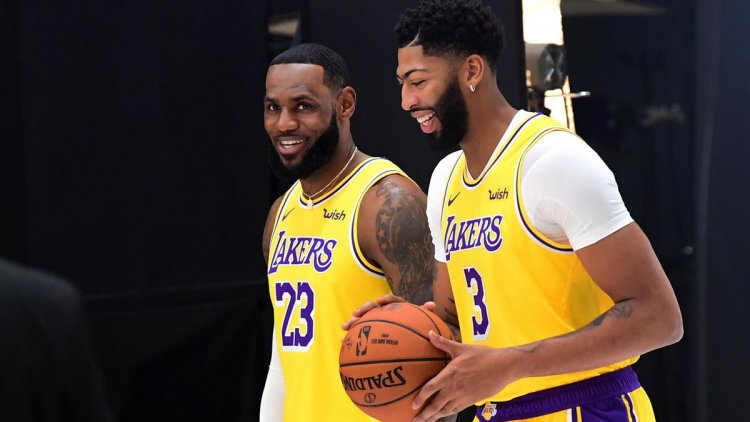 NBA : La géniale bannière des Lakers dévoilée, LeBron fait monter la pression !