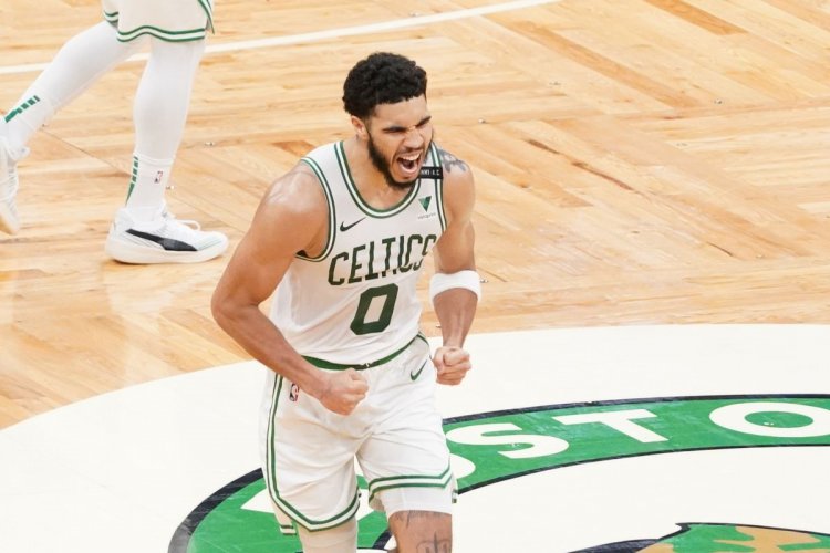 NBA : Jayson Tatum offre le billet ses play-offs aux Celtics