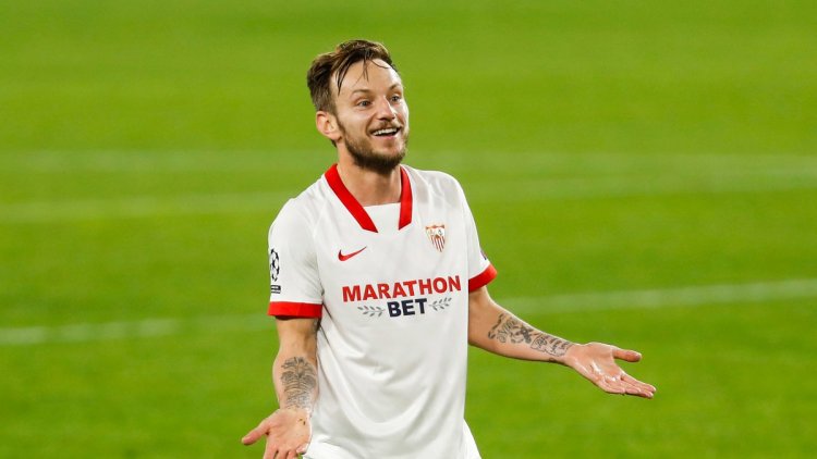 Ivan Rakitic fait acte de candidature au PSG